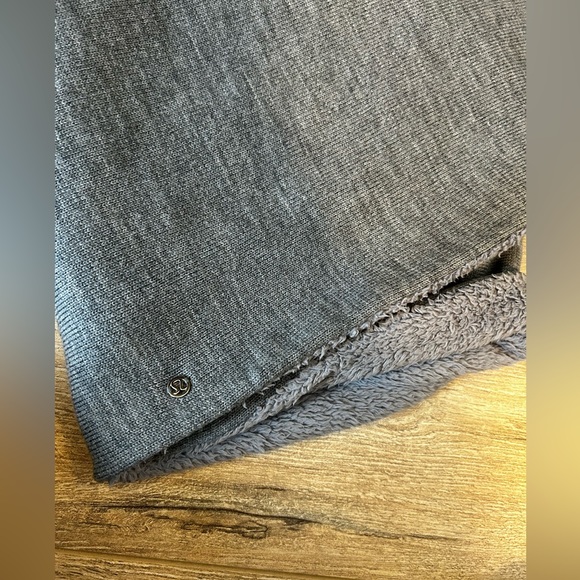Lululemon circle Sherpa scarf - Picture 6 of 6